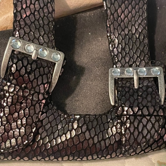 Vionic Black Sandals Double-Strap Casual Slip-On - Picture 4 of 7